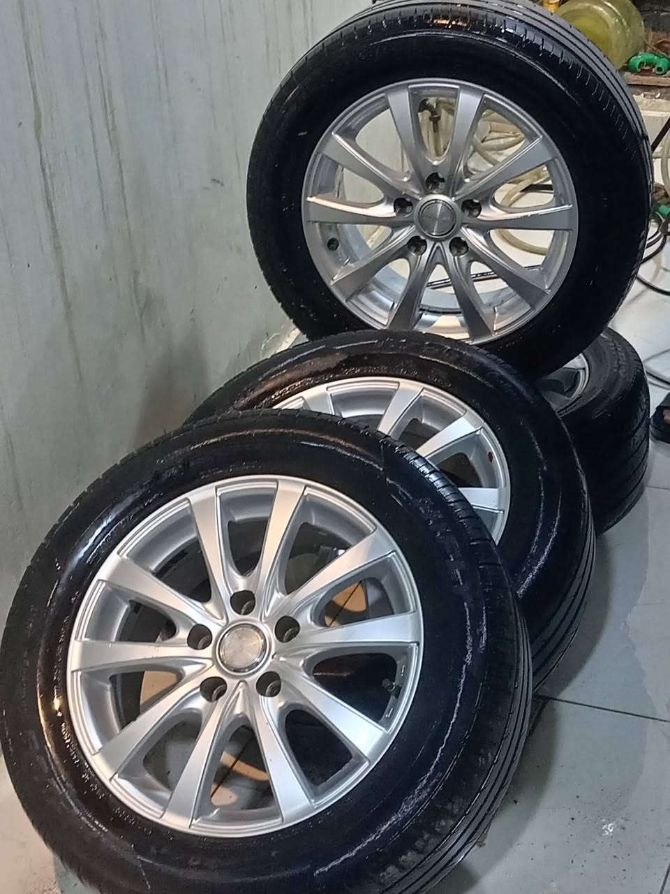 سلام عليكم عندي طخم ويل مال كامري مال كصه حجم١٦ خمسه براغي المكان بغداد الدوره
***********
