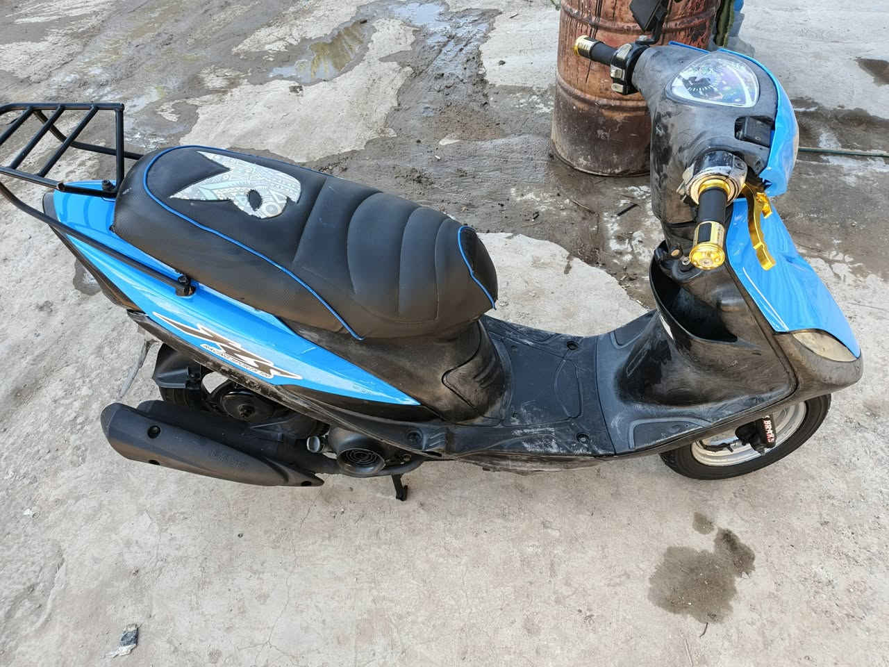 سلام عليكم للبيع دراجه ماكس عدله شلعه ومعدل نضافته موضحه بلصوره سلف وهندر بأي وقت السعر ٦٥٠ وبيه مجال قليل الشراي يتصل *********** مكاني الدوره
