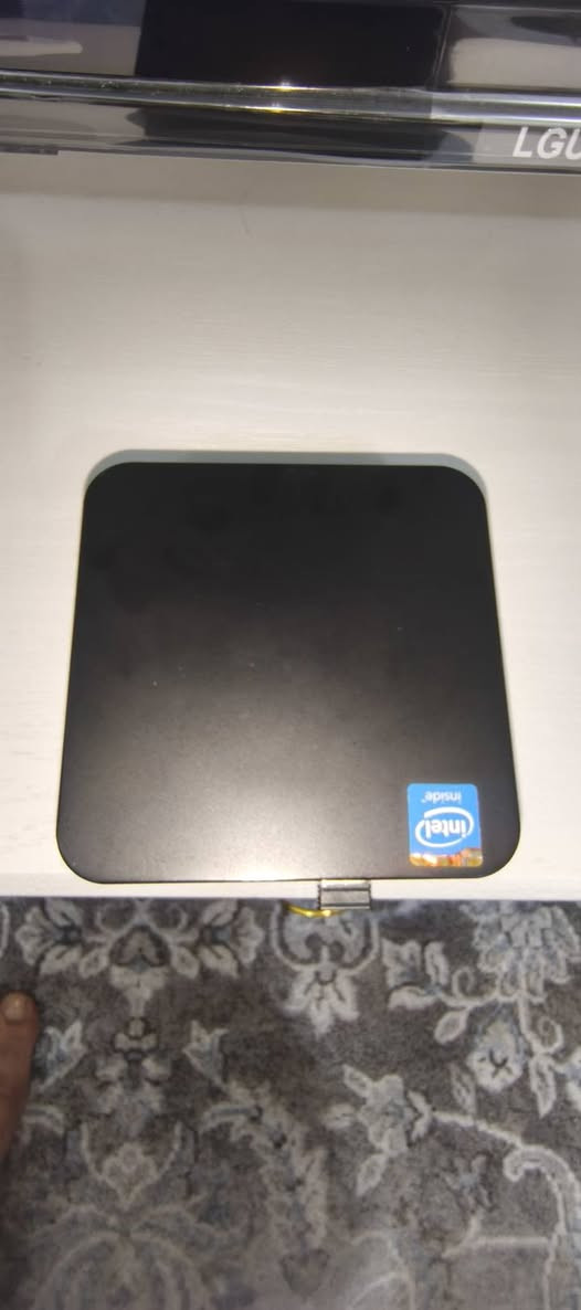 كمبيوتر مكتبي للبيع بحالة ممتازة نسبة النظافة 99%
🔹 المعالج: Intel Celeron N5095 بسرعة 2.00GHz
🔹 الرام: 16 جيجابايت RAM
🔹 كرت الشاشة: Intel UHD Graphics
🔹 التخزين: SSD بسعة 2 تيرابايت
🔹 النظام: Windows
🔹 الحالة: يعمل بشكل ممتاز وسريع
🔹 مناسب لـ: العمل المكتبي، التصفح، الدراسة، مشاهدة الفيديو
💾 التخزين كبير وسريع (SSD)
⚡ الرام 16GB تعطي أداء جيد في تشغيل أكثر من برنامج
العنوان ميسان قرب كراج بغداد 
📩 للاستفسار أو الشراء تواصل خاص


**إذا كنت صاحب هذا الإعلان وتريد حذفه لأي سبب، رجاءا أرسل رسالة إلى الدعم الفني**