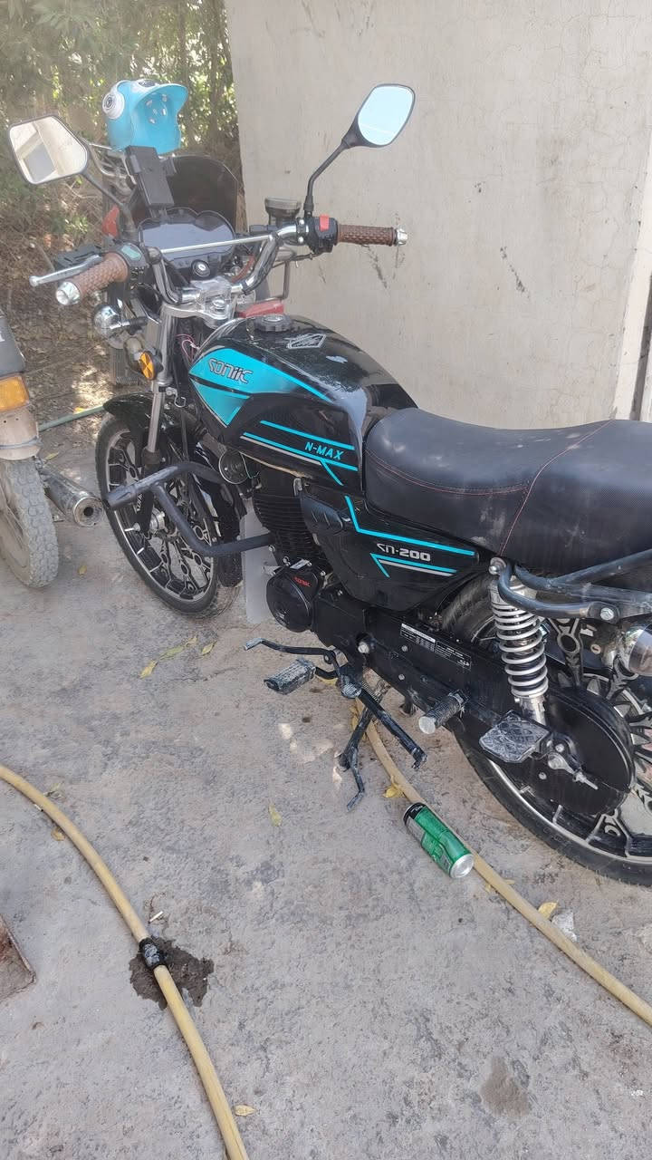 دراجه البيع سونك N  MAX 2025 طالعه 2026  حجم المحرك 200  c مكفوله 
 ضاقطه وزنجيل رقم نكليزي  السعر 1925/ وبيه مجال مكان نجف الرضويه يم القايش ***********
