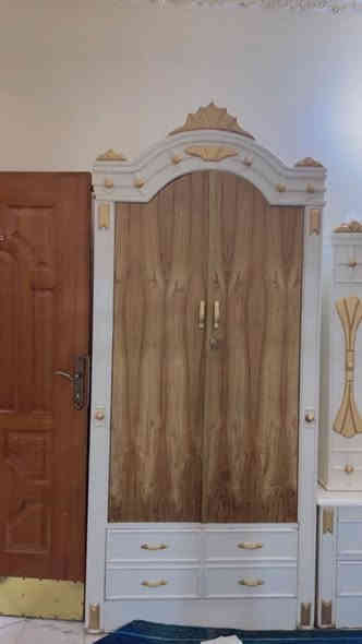 غرفة نجارة ملكية ضخمة للبيع 
مستعملة سنتين فقط ونضيفة جداً 
السعر مليونين 
امسويها تسگام خمس ملايين 
العنوان بابل 
(بيت مو معرض) 
***********
