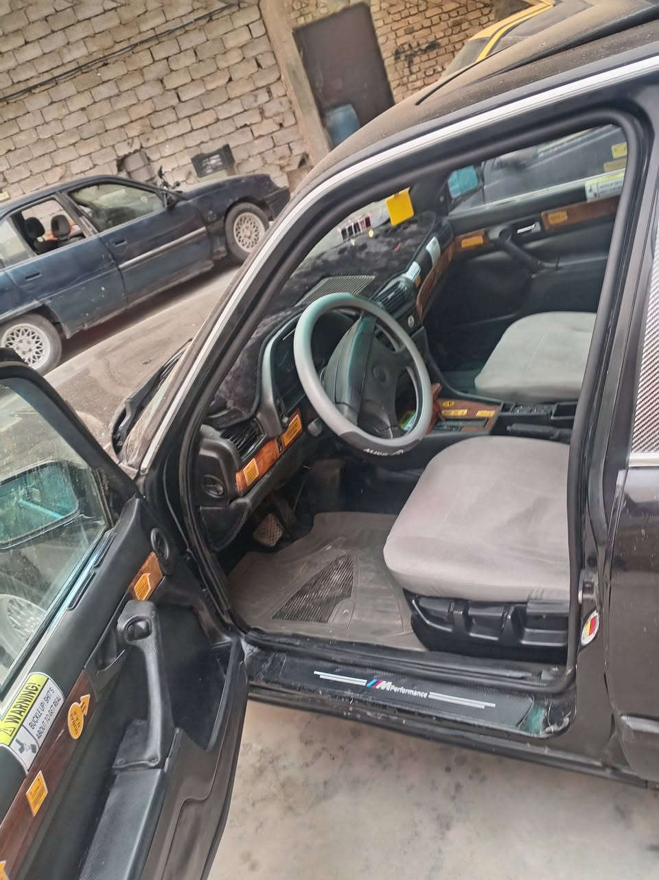 Bmw 735i 1991 للبيع ومراوس 
صدر خلفي امامي جديد
جامه اماميه جديده
تايرات امامي مع بطاين جديد
دوشمه تنته وكشنات وارضيه جلد
مكينه وكير ع الفحص
كهربائيات كامله
بيها نقص التبريد نقص كمبريسر
السعر ٤٥ بيها مجال
مكاني الفلوجه ***********
