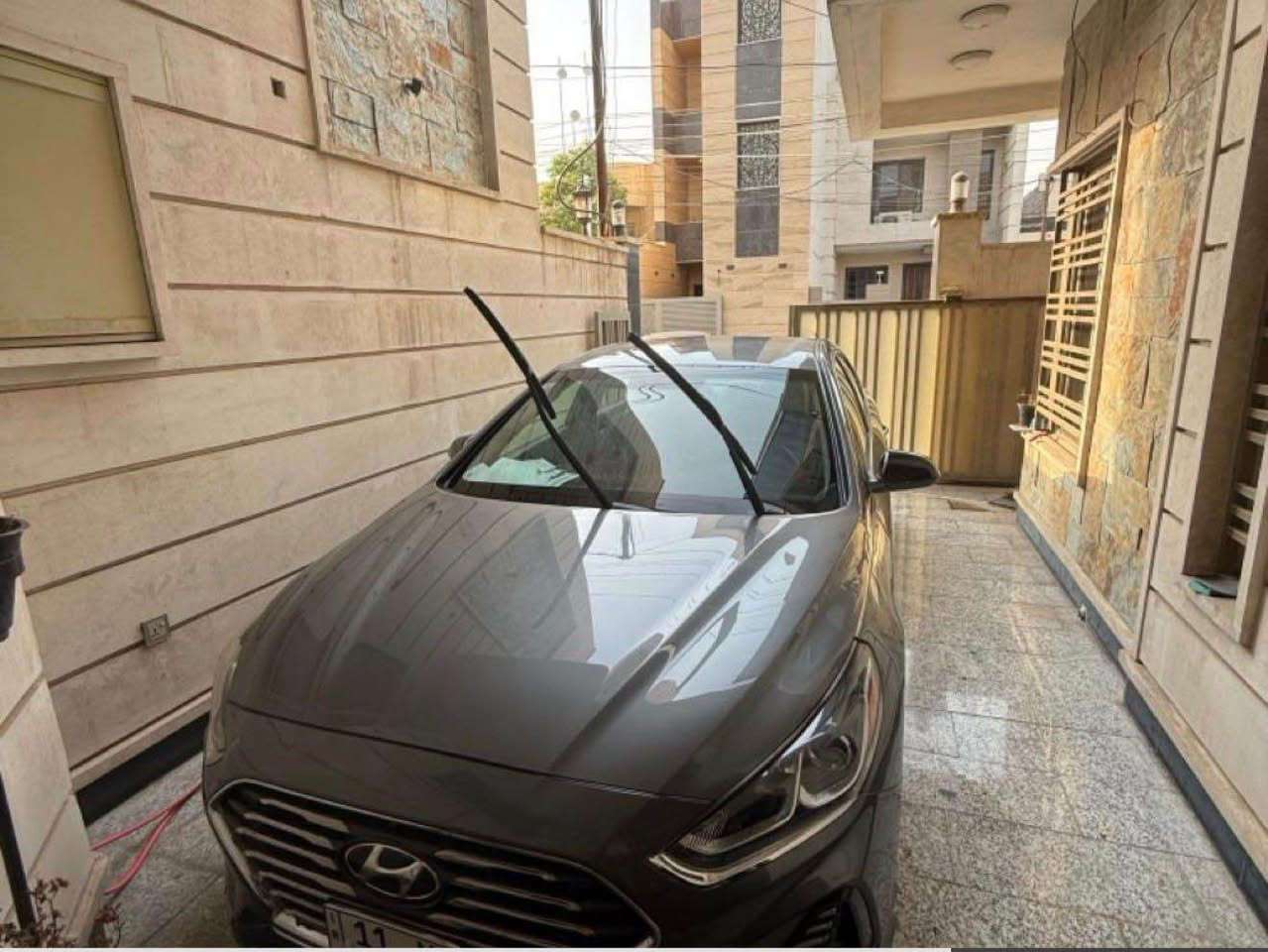 🔥 للبيع 🔥  
هيونداي سوناتا 2019 وارد أمريكي 🇺🇸

📍 المواصفات:  
- الموديل: 2019  
- النوع: Hyundai Sonata  
- المحرك: 2400cc GDI  
- الفئة: عادي (Basic)  
- الممشى: 112 ألف مايل  

📍 الحالة:  
- السيارة بحالة جيدة جداً 👍  
- بدون نواقص  
- ضررها جداً بسيط  
- الايرباك سليم 💯  

📍 الأمور الجديدة:  
- تايرات جديدة 🛞  
- فيول بمب جديدة ⛽  
- دسكات جديدة 🔧  
- بطارية جديدة 🔋  

📍 ملاحظات:  
السيارة جاهزة للاستخدام اليومي، ما تحتاج صرف  و محرك السيارة منزللها رنكات جديدة بدون اي نقص او مشكلة و چبنة كير جديدة 
  
  الضرر : حادث السيارة جدا بسيط فقط طخة في قبغ الجنطة من امريكا معدل و مصبوغ
 شبر صبغ في جاملغ خلف السايق و شبر في التكمة فوق السايق  

💰 السعر: (١٢٧ ورقة و بيها مجال )  
📞 للتواصل: ***********
      مكان السيارة : بغداد حي الجهاد بغداد, العراق
