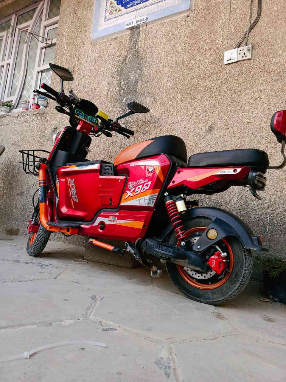 السلام عليكم 
دراجه شحن للبيع 
5 بطاريات 
4 واكفات 
وحده تشتغل 

سعر 600 وبيها مجال 
***********
بغداد
