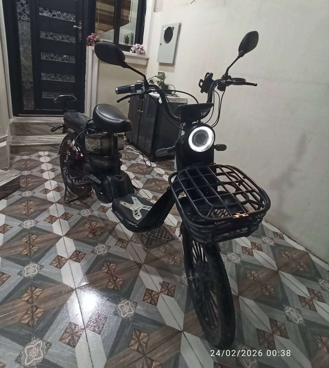 السلام عليكم ماطور شحن 4 بطاريات أشاره يمين يسار شغال السرعه الحقيقيه 76 لايت شغال ثابت السرعه شغال الهورن شغال الدبلات الجدام و الوره شغال التايرات جديد السعر 200 قفل هاتف كورك ***********
