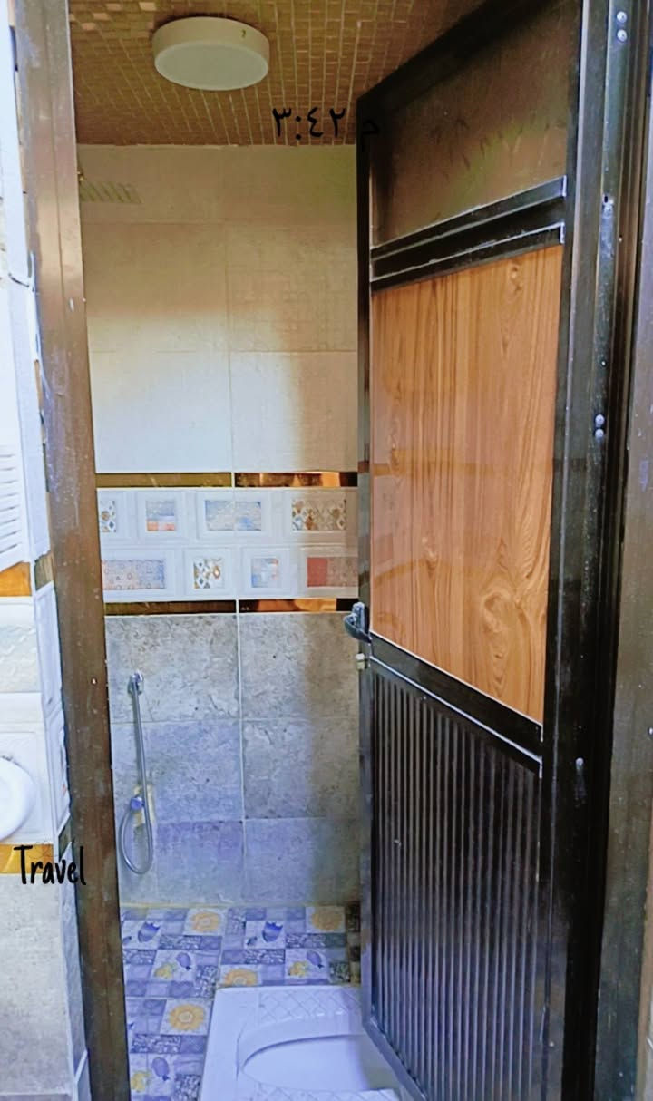السلام عليكم
دار سكن طابقين طابو صرف باسمي 
موقع قريب عالشارع العام تقريبا خامس قطعه عن شارع حي اور  جهة الشعب المنطقة المقابل حسينية المصطفى أو قبل اعدادية يافا بفرعين محلة (٣٣١) المساحة ١٣٥ متر الواجهة ٦ متر الا سانتيمات والنزال ٢٠ متر متداخل من اخر الدار ٤ متر مساحة غرفة نوم يحتوي الدار على مدخلين و (٤) غرفة نوم ومطبخ و استقبال و حولي و ترك عدد ٢ و صحيات و كراج الدار بناء قديم اعكادة نضيف ارتفاع السقف ٣ متر يصلح للسكن وتم ترميمه الارضية كاشي موزاييك والجدران كل المنزل سيراميك والمطبخ سيراميك  و الحمامات سيراميك الدار موقع مميز وكل الخدمات متوفرة قريبة عليه علما البيع سعر ارض 
سعر المنزل ( ٢٠٠/٣٠ ) مائتان وثلاثين مليون دينار عراقي وبي مجال للشراي ابيع سعر ارض والبناء غير محسوب 
للمعلومات الاتصال على رقمي/ ***********
