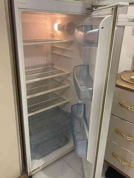 سلام عليكم ثلاجه# مستعمله نضيفه  مداخله تصليح سعر١٥٠ الكاضميه ***********
