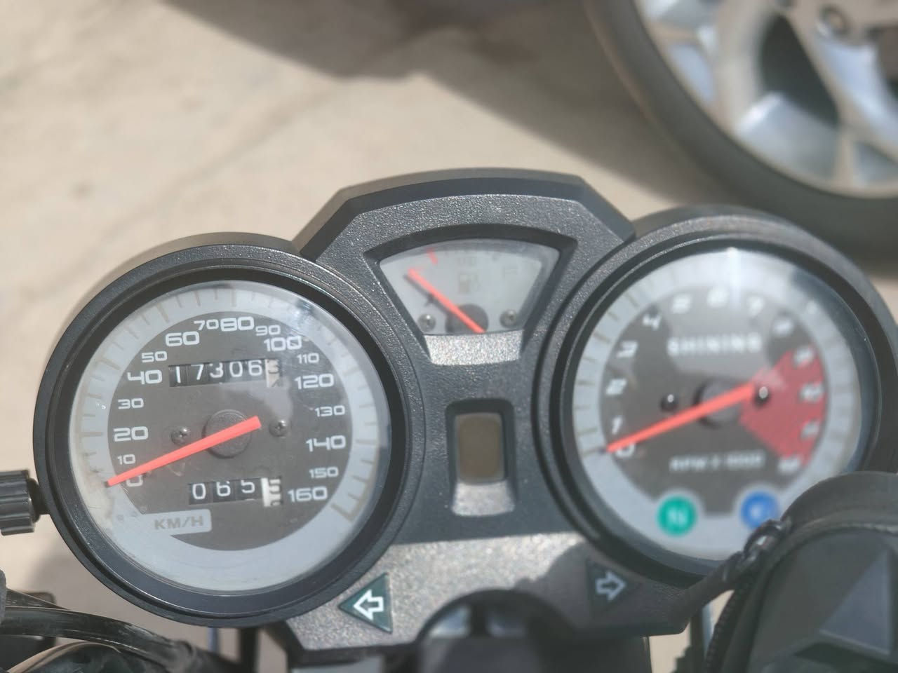 السلام عليكم
شايننك موديل 25 نازله بشهر الثامن 
النضافه تحجي برغي مامفتوح بيها السعر {مليونين و100}
الموشراي لايدخلي للاستفسار اكثر 
تواصل وياي على الخاص او الاتصال 
***********
