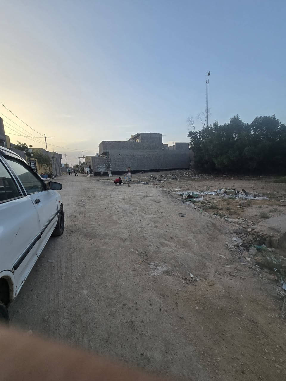 السلام عليكم 
قطعه الارض المساحه 180 متر طابو زراعي 
سند 25 بيه رباط شارعها ٨متر  ٥٠ متر عن تبليط 
العنوان قرب العلويه شريفه 
الاستفسار *********** والسعر مناسب جدا
