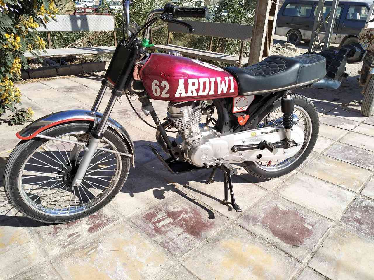 دراجه للبيع نامه موديل 2024 مكفوله ما مفتوح بيه برقي أدوات ادوات السعر 650وبيه مجال المكان الناصرية سيد خيل الرقم ***********
