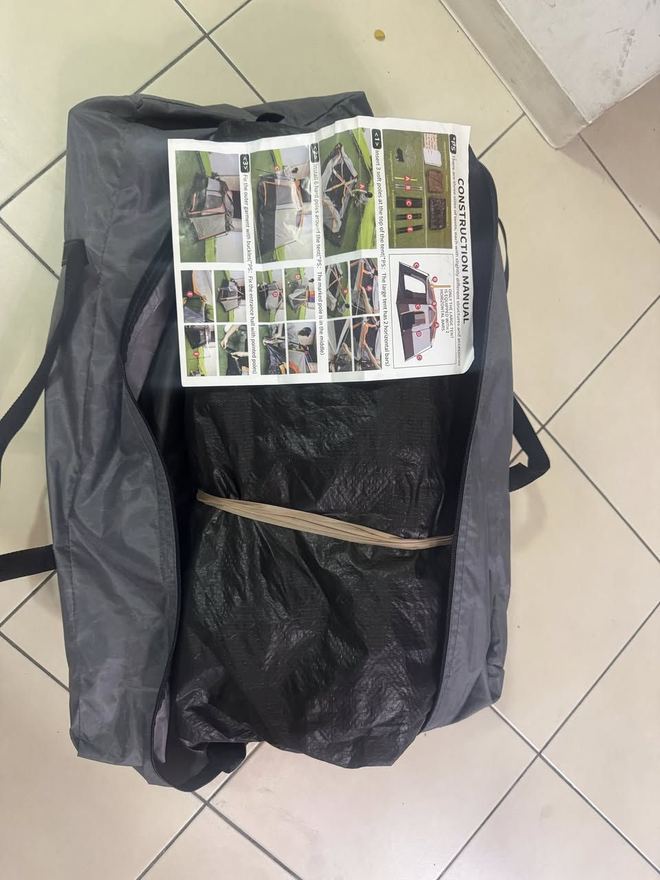 خيمة ماركة واكبر خيمه عائليه قماش مطري اصلي تكفي12 نفرات قياس الطول ٤متر وعشرة سانتيم والعرض ٣ متر و٥سانتيم و ارتفاع ٢ متر  سعر150 الف  مع توصيل 🚚 تحتوي على شبابيك ومضله وباب وناموسيه وكاع متصل مع الخيمه لتواصل عبر وتساب او مسنجر  ***********
