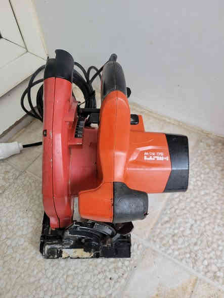 منشار قرصي ماركة هلتي الالمانية كهربائي حجم القرص ١٦٥ ملم ١٢٠٠ واط عزم قوي للبيع الشراي يراسلني او يتصل واتسب*********** توصيل موجود لكافة المحافظات
