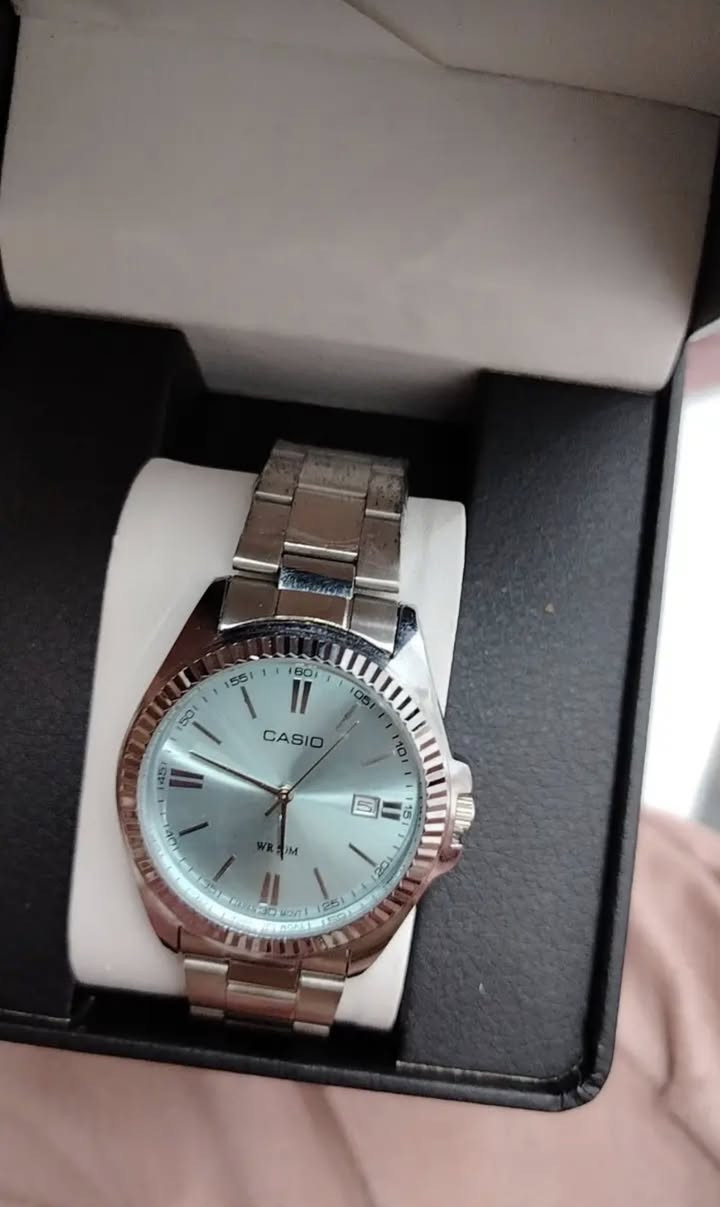 مجموعة ساعات 
وزن يميل الى الثقل
اختام منفذ يومي شغال
سعر القطعة 25 الف
للطلب على الخاص او على الواتساب
***********
