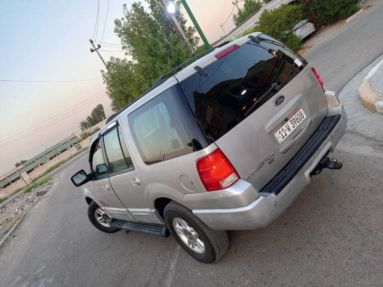 ياالله سلام عليكم للبيع فورد اكسبديشن رقم بغداد انكليزي بسمي
مكينه 8 لا تبخير ولا تنقيص كير تعليك 
تبريد ثلاث قطع 
8 راكب 
دواخل جدد ارضيه جلد 
تخم تاير جديد 
صدر امامي خلفي جديد 
بدون ضربه وصبغ مكفوله 
عليهه ادامه كامله سياره مال جناي 
كهربائيات جاهزه 
83وبيهه مجال. 
***********رقمي بي واتساب 
مراوس. اراوس 
 مكاني بغداد الكرخ البياع
