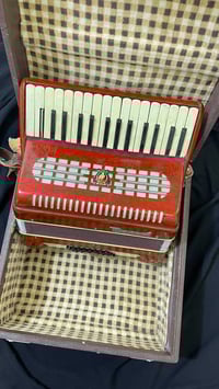 الالات الموسيقيه للبيع 07801153637