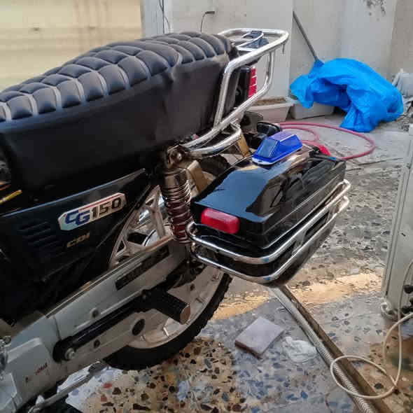 السلام عليكم 
عندي سيفان موديل ٢٣ دراجه حلوه كلش أحله من الصور بهوايه ممشتغله دلفري من الشغل للبيت ممتعوبه رقم انكليزي اب اسمي اريد مراوس بدراجه هم رقم او ابيع ب مليون و ٩٥٠ ما اجاوب عله الفيس راسلني واتساب وتدلل 
***********
