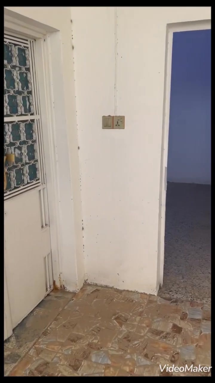 للإيجار التجاري أو الرهن ،،،،

بيت مساحه ٢٠٠م. 🏠 
الموقع الفرات شارع الصب 🛸🛸🛸
بيت يحتوي ع 
أربع غرف نوم 
استقبال 
صحيات عدد ٣
مطبخ وطاريه 

للاستفسار الاتصال بالرقم ***********
أو زيارت موقع المكتب الكائن في الديوانيه الفرات شارع الصب
