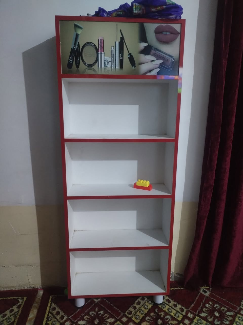 السلام عليكم فاترينات خشب للبيع مستعملات شي قليل اخو الجديد العنوان ديالى خان بني سعد وهذا رقمي ***********
