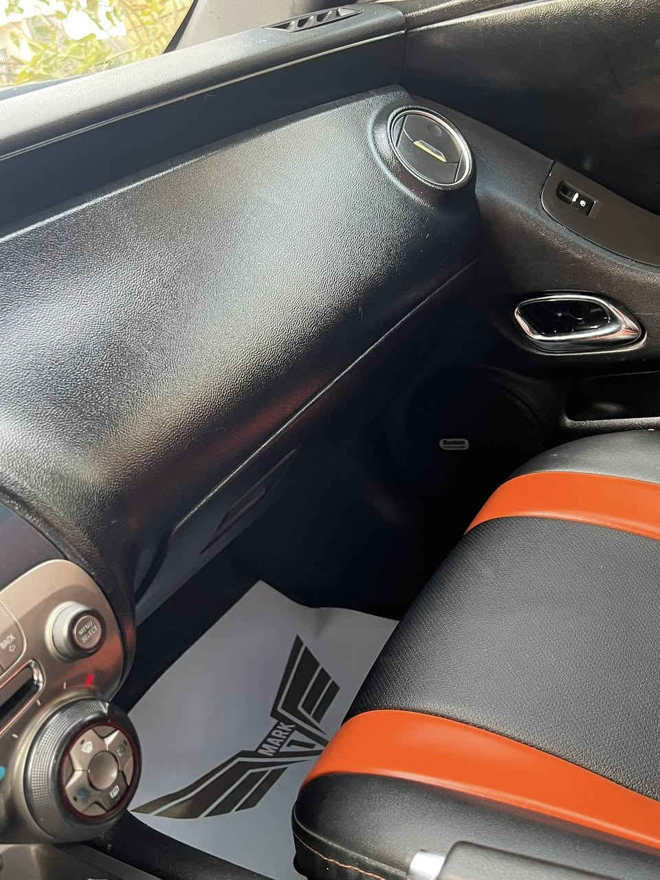 السلام عليكم خواني كمارو 2012لون مميز السياره نضيفه حيد رقم شمالي تحويل ثاني يوم كشنات جلد تحكم ستيرن رادار جانبي ويل عشرين رياضي السعر 85او مراوس للستفسار ***********
