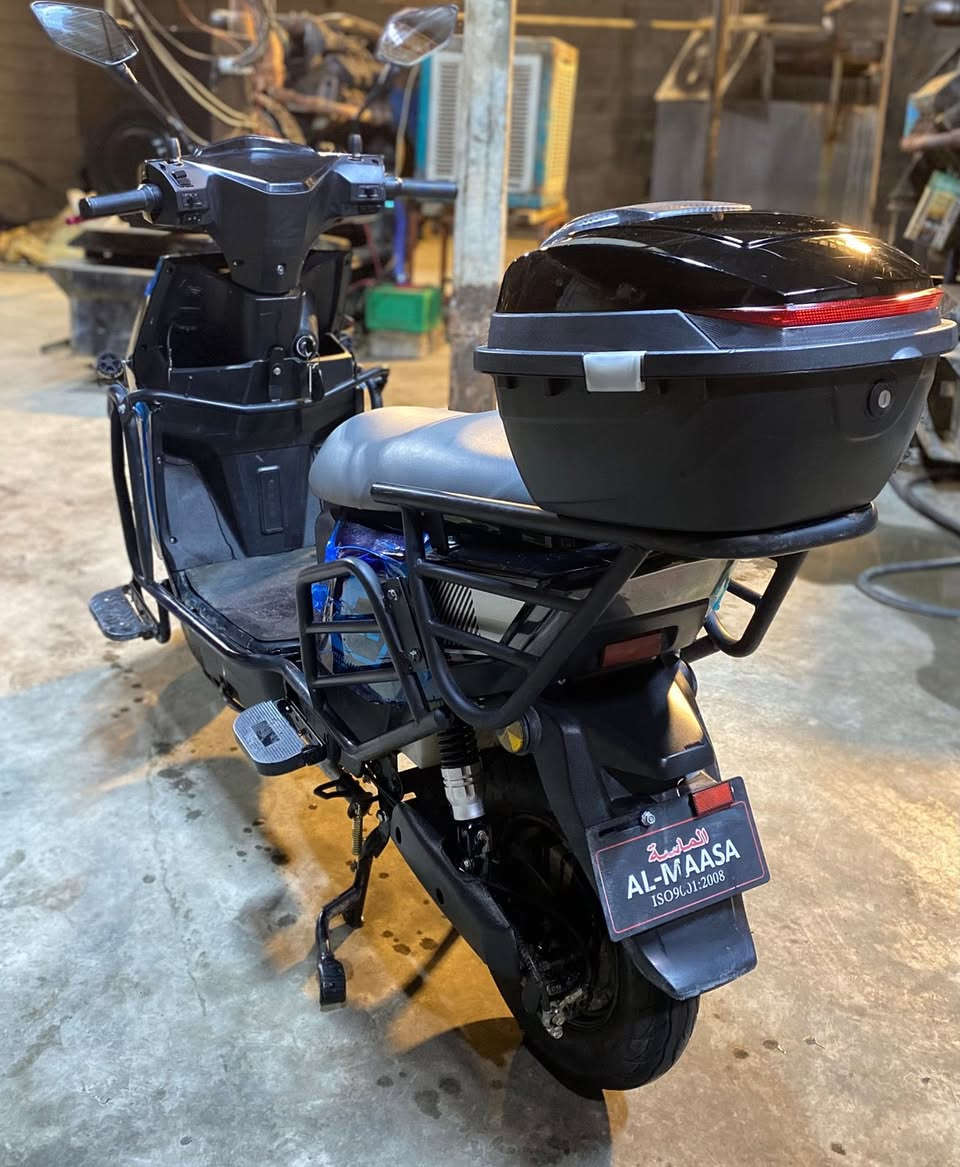 السلام عليكم ماطور شحن للبيع ماطور جديد معنه كلمه مستعمل شي قليل مدرع بل كامل وجنطه خلفيه وياه جادر ماطور فول نضافه ٦ بطاريات كبار شرط تفحص يله تاخذه ماطور كله بلادي لايت زنون عالي ناصي دبل اشاره اشاير منفذ شحن للتلفون مثبت سرعه سرعته ٩٩ اربع نمر نضام بك يرجع إلى خلف ماطور كامل مكمل مابي اي نقص وين متريد افحص  سعره 700 الف بي مجال بصيط مكاني رمادي تأميم 8شباط تواصل ***********
