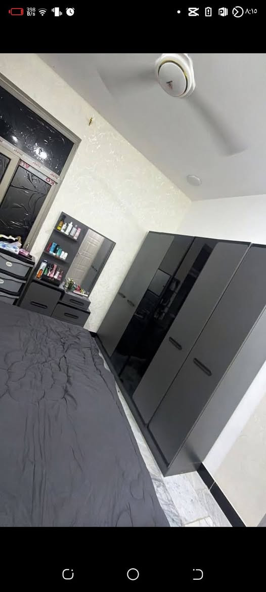 مرحبا عندي هاي الغرفة قبل 3 أشهر شتريته ومستعجله كلش ع بيعته طخه مابيها الله يشهد سعره200 الف  مكاني بغداد ***********
