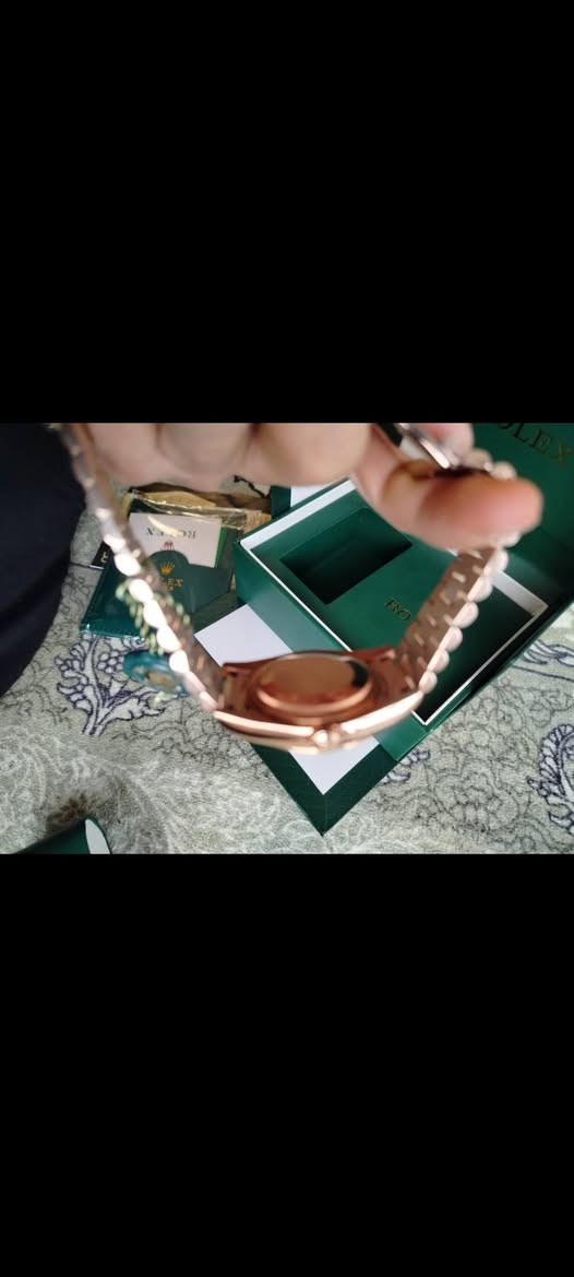 ساعة رولكس، موديل عالمي، من الوكالة السويسرية، لون ذهبي وردي، داخلية خضراء، مزودة بتقويم وساعة أسبوعية، حركة أوتوماتيكية، بشرط بيعها مع الرقم التسلسلي الأصلي، السعر 85 الف دينار.

کاتژمێری کۆمپانیای ڕۆلێکس ، مۆدێلی نیودەوڵەتی وەکالەی نیودەوڵەتی سویسری ،ڕەنگی ڕۆز گۆڵد داخیلی سەوز ، ڕۆژ ژمێر و هەفنە ژمێر ،مەکینە ئۆتۆماتیک ،بە شەرتو زەمان دەیفرۆشین ئەسڵی بێت ماستەر رەقەم یەک بێت ، نرخی 85 هزار دینار


**إذا كنت صاحب هذا الإعلان وتريد حذفه لأي سبب، رجاءا أرسل رسالة إلى الدعم الفني**