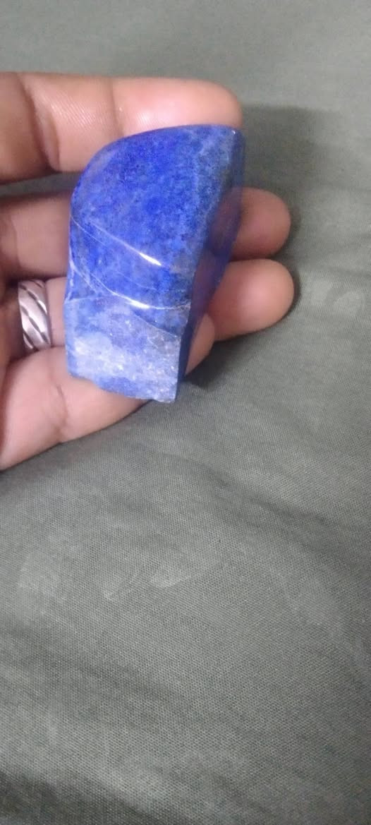 احجار بيها قديم وبيها جديد للبيع قيم بلي يرضي الله لازورد حجره خامه ***********
