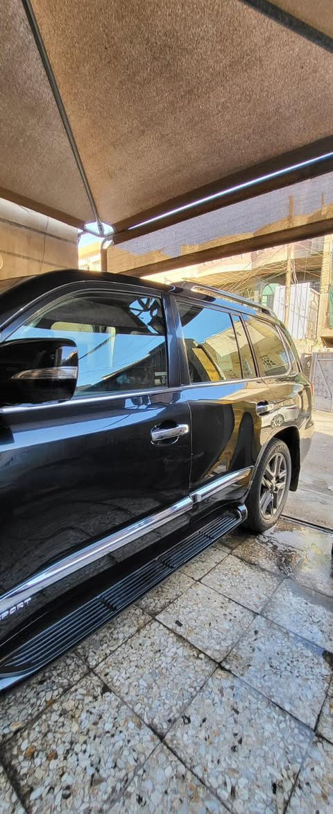 السلام عليكم 
لكزز lx570 موديل ٢٠١٢
رقم بغداد مميز بسمي ✅
مواصفات sport خليجي 
مكينة كير بشرط 
حدادية بشرط شركة 
تخم تاير جديد دلوب 
مواصفات :
تشغيل عن بعد
جام يصعد وينزل بالبصمة
تشغيل بصمه + ٤ بيبان بصمه 
سلايد
ستيرن كهرباء
جكات تصعد وتنزل 
مانع انحدار 
نظام التفاف الي  
جميع الكشنات كهرباء حتى الخلفية  
كشنات امامية تدفئة وتبريد 
لايتات نظام afs تصعد وتنزل مع السياقه 
زراك لايت 
انظمه قيادة sprot normal comfort 
نظام زحف الي 
نظام دفلوك 
نظام نزول للاشخاص الكبيره في السن والمعاقه
رادار امامي مع كروس السرعه توقف ذاتي عند الاقتراب من سياره 
حساسات امايه وخلفيه وجانبيه 
٤ كامرات ٣٦٠ درجه 
صندوق كهرباء 
مرايه قلاب
طفاية حريق بلادية
ثلاجة في مسند الذراع  
وسائد هواية ٨ 
شاشه وسطيه اماميه + شاشات
سياره جديده كلش 
السعر:350وبيه مجال بسيط بيع او مراوس
رقم الهاتف:***********
