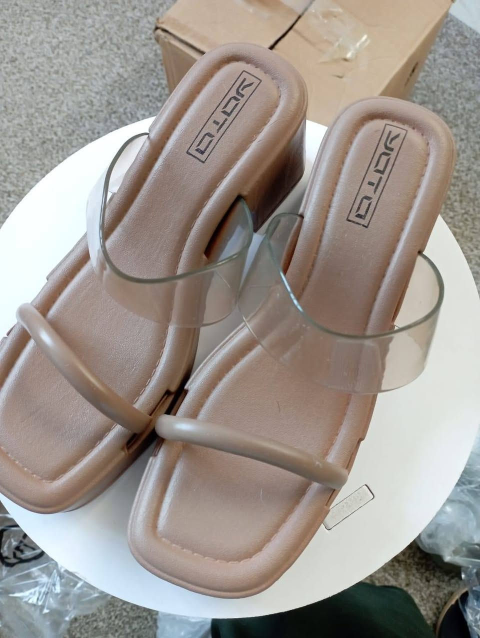 اخوان اربعين شحاطة نسائية من حجم 36-41 الوان متعددة تقريبا اربع الوان السعر 85 و التوصيل مجاني لكافو محافظات العراق اللي يفيدة يراسلني على الخاص


**إذا كنت صاحب هذا الإعلان وتريد حذفه لأي سبب، رجاءا أرسل رسالة إلى الدعم الفني**