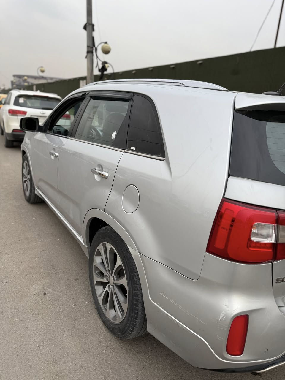 سلام عليكم
سورنتو ١٤ أمريكي sxفول حادث بنيد وباب الجانبي صبغ فقط السعر المطلوب ١٥٧ رقم الهاتف***********      ***********
