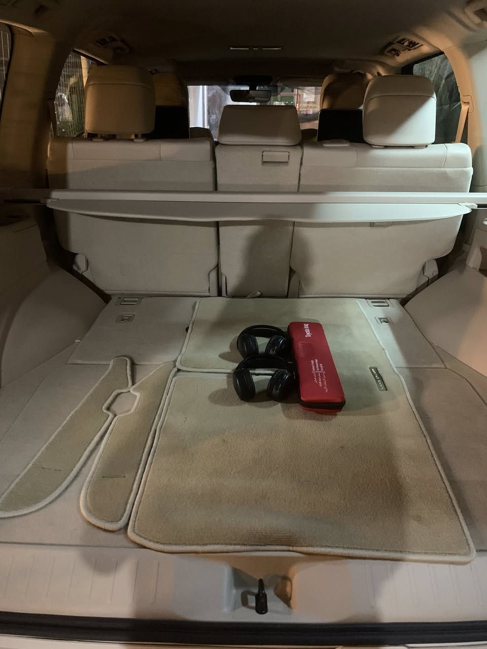 للبيع او مراوس حسب القناعه لاندكروز شركه ساز موديل ٢٤ ام الضمان سيارة كفالة عامة ماشيه ٨٠٠٠ فقط الاستفسار ***********
