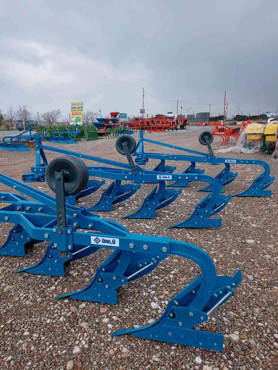 بسم الله رحمان رحيم ..  ( 2026 )
پێشانگای کشتوکاڵی حاجی رەفعت   چەمچەماڵ 
  هەموو جۆرە گاسنێکی  فاو  بەردەستە  
***********   --    ***********
