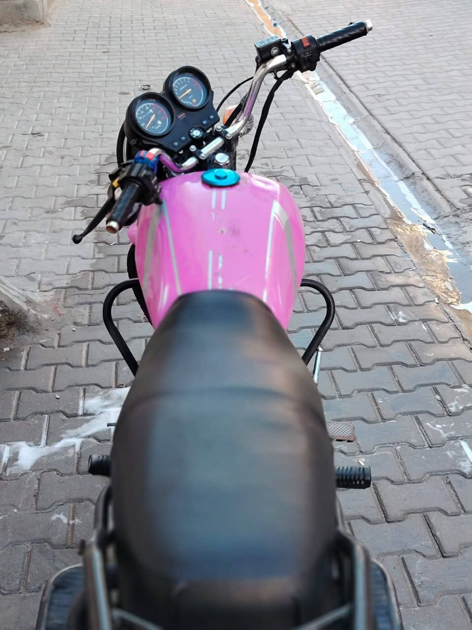 دايون نفخ 
موديل 23
محرك 150
اوراق اصولي
دراجه حلوه ونضيفه ماناقصها شي 
1400 وبيه مجال 
***********
