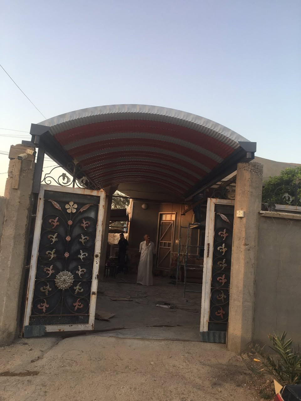 بفضل الله تم انشاء سقيفه من الكي سبان ثقيل والبوري ٣ انج والسواقي٣ ملم طول ٦ متر والعرض ٣ متر في مدينة هيت خلف معمل الغاز بسعر المتر كرسته وعمل ٣٠ الف اتصال ***********
