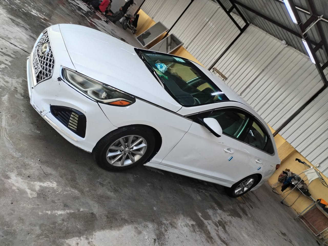 سلام عليكم سوناتا موديل 19 حادثه أمريكي بنيد فقط قطعه وحده وهنا دخ بلباب السائق داخل العراق سعره 140 وبيه مجال اتصال عل رقم *********** او مراسله الصفحه
