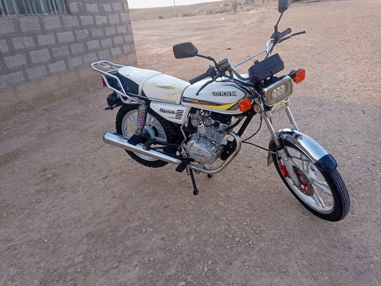 سيفان للبيع موديل 23منفيس سعر 550مجال بصيط رمادي الجزيرة الهاتف ***********
