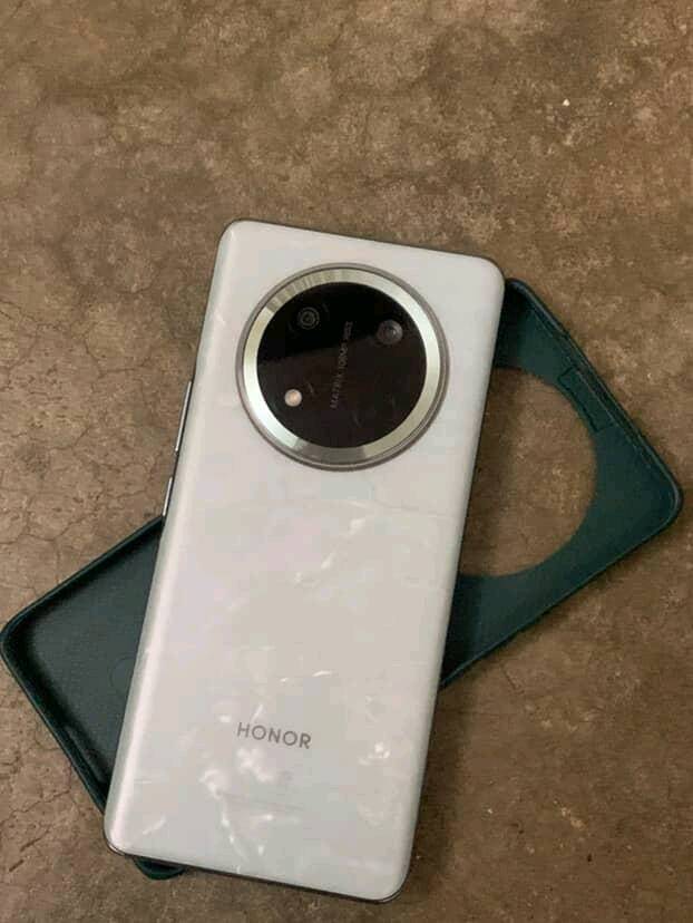 هاتف Honor X9c 5G
 ذاكره 256 
رام12+12
مستخدم شهرين فقط شرط جهاز اخو الجديد شخط ما بي انطيك ضمان تفتر المكاتب كلها اذا بي اي خلل يرجع 
📍العنوان: الموصل 
ما هو الموديل المحدد للجهاز؟: 
Honor X9c 5G
هل الجهاز ما زال تحت الضمان؟: 
نعم
ما هو موقعك لتسهيل عملية التسليم؟: 
جنوب الموصل 
هل هناك أي خدوش أو أعطال في الجهاز؟: 
لا شرط
هل السعر قابل للتفاوض؟: 
نعم 