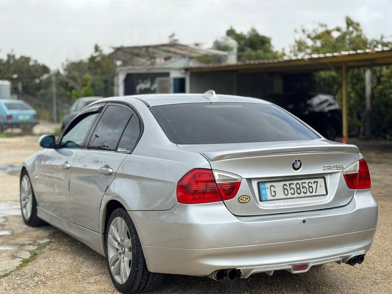 ما شاء الله، الـ E90 325i سيارة لها هيبتها، وخصوصاً بمحرك الـ 6 سلندر المعروف بنفسته الرياضية. واضح من المواصفات إنها "لقطة" للي بيدور على نظافة ومظهر الـ 2010 (LCI).
إليك ملخص سريع لإعلانك بشكل مرتب ليجذب الزبون "الرّازي":
​🚗 للبيع: BMW 325i (E90) - نظافة تامة
​الموديل: 2006 (محدثة بالكامل لوك 2010)
​المحرك: 325i (قوة وأداء)
​المسافة المقطوعة: 174,000 كم
​البيئة: موجودة (Bi2a) - نقطة أساسية للفحص.
​✨ المميزات والإضافات
​المظهر الخارجي: لوك M-Sport مع تحديث موديل 2010.
​الداخلية: فرش جلد أسود (Sawda) بحالة ممتازة.
​التقنيات: شاشة، كاميرا خلفية (خفية)، وحساسات أمامية وخلفية.
​الصيانة: 4 دواليب جديدة، سيارة "بيت" (شغل قنية).
​💰 السعر والتواصل
​السعر: 4,500$ (كاش أو دكيشي)
​الموقع: الجنوب - صور
​للتواصل: 81989452
​ملاحظة


**إذا كنت صاحب هذا الإعلان وتريد حذفه لأي سبب، رجاءا أرسل رسالة إلى الدعم الفني**