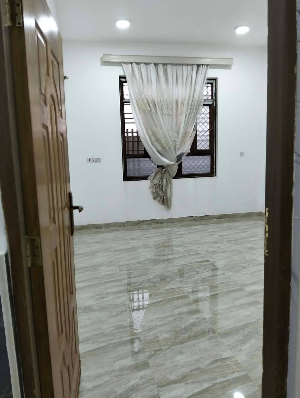 السلام عليكم بيت مع بستان لبيع لستفسار التصال على الرقم *********** الموقع حي الزهراء
