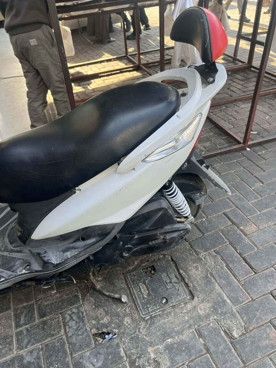 السلام عليكم عرض دراجة للبيع السعر ٨٠٠ وبيها مجال بسيط المكينه كفاله عامه و الكشر ***********
