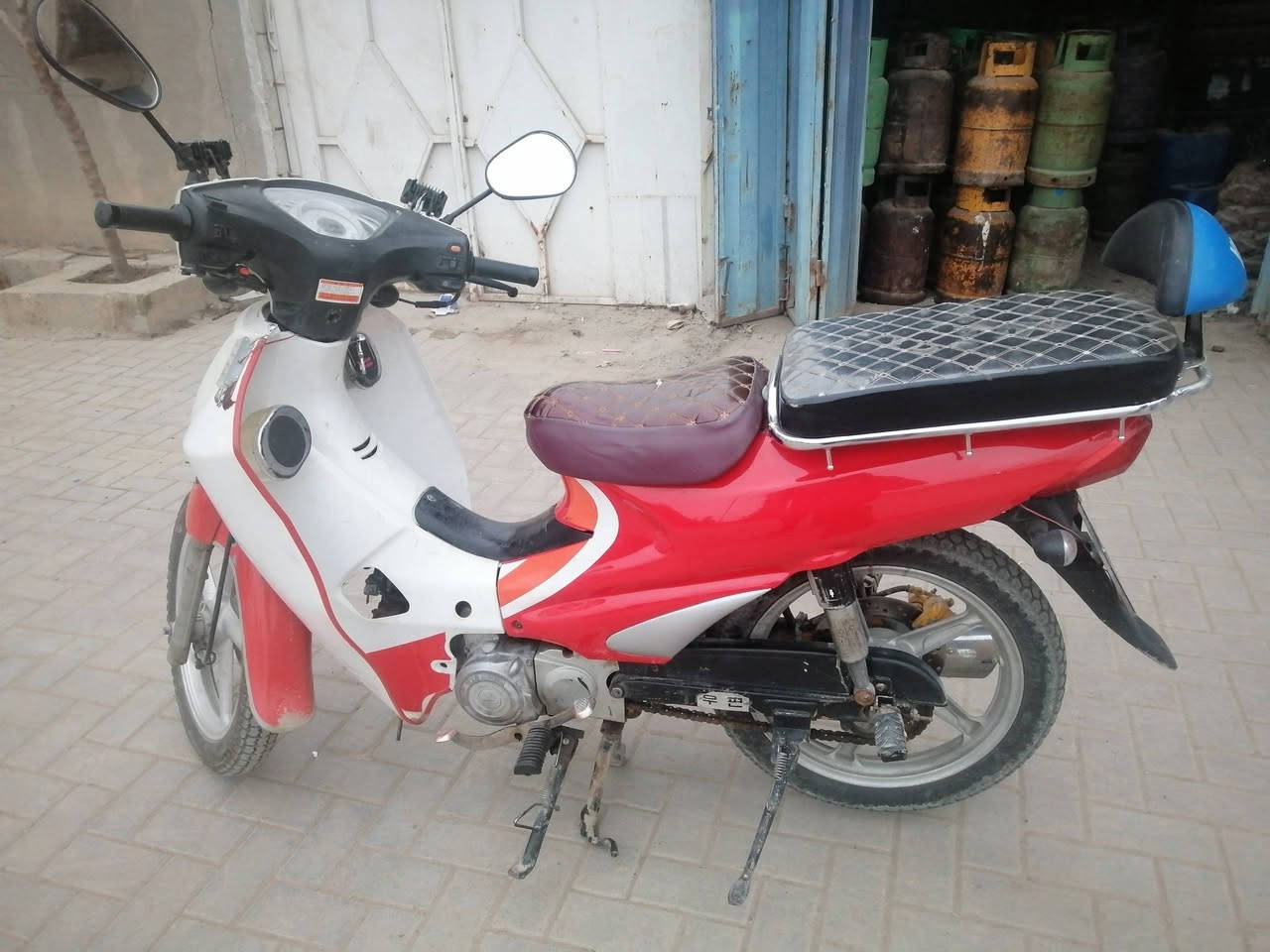 السلام عليكم ماطور سرفيز ٢٠١٤ للبيع
دبل دسك الابريك بالمكان خلفي وامامي
لايت زنون كهربائيات كله شغاله
كشنات امدوشمه وتكوه
كفرات ابلادي كلها مامتعوب الماطور 
تايرات كوري جدد
المحرك كلش ناعم وماتسمعله صوت
السعر ٧٥٠ وبيه مجال للشراي 
صلاح الدين الاسحاقي ***********
