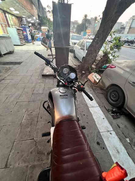 سلام عليكم 

للبيع دايوان 2023
مرقم بغداد 
مكفوله الدراجه محرك كير اشاير 
متصرف ربع دينار على الدراجه كامله مكمله 
السعر المطلوب: 2,250,000 مليونين وميتين وخمسين الف 
توصل فقط على الخط الخاص مغلق 
الرقم :***********
 العنوان بغداد .كراده
