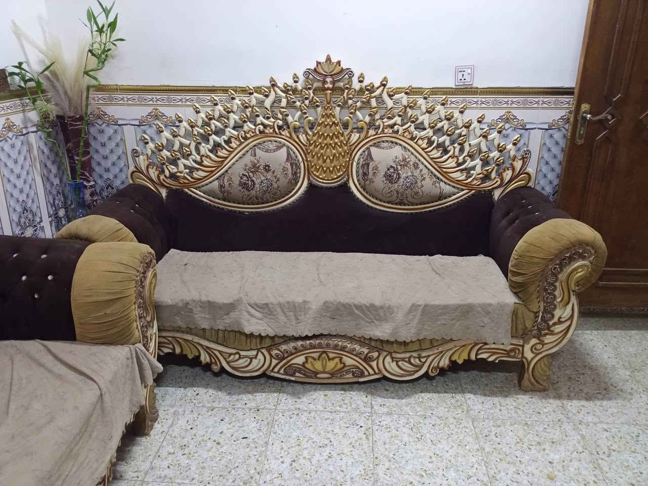 سلام عليكم عندي هاذه التخم مستعمل التخم 10 مقاعد نضافته التخم 70 بل 100  السعر 200 وبي مجال  هاذه رقمي *********** مراسله فقط واتساب
