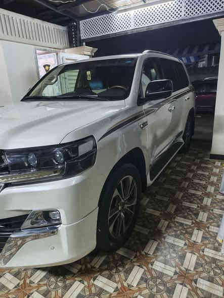 اللهم صلي على محمد وال محمد الطيبين الطاهرين
للبيع لاندكروز جكساره 2021
مكفوله كفاله عامه 
استخدام شخصي
مواصفاته:
كشنات جلد
كشنات كهرباء 
دبل ماوس
محرك V6
ويل 21 + لحيه 21
تخم تاير جديد
عداد المسافه : 82 الف اصل قابل للزيادة
مثبت سرعه 
فتحت سقف 
صندوق كهربائي 
مطفايه حريق
اربع كاميرات محيطيه  360
إشارة ترحيب 
حساسات اماميه كهربائيه
ثلاث شاشات أندرويد
دفع رباعي
سعر $ 575
 مكاني بابل قضاء المحاويل 
للاتصال هاتف : *********** .
..................***********
