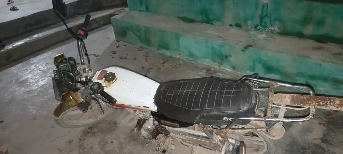 السلام عليكم عندي موطور موديل. 19كلش شغال معمر صار سبوع موجود سلف هندل السعر250الف وبي مجال للكرايب بوصخو كصيتلو صور ما غسلتو رقم الهاتف***********
