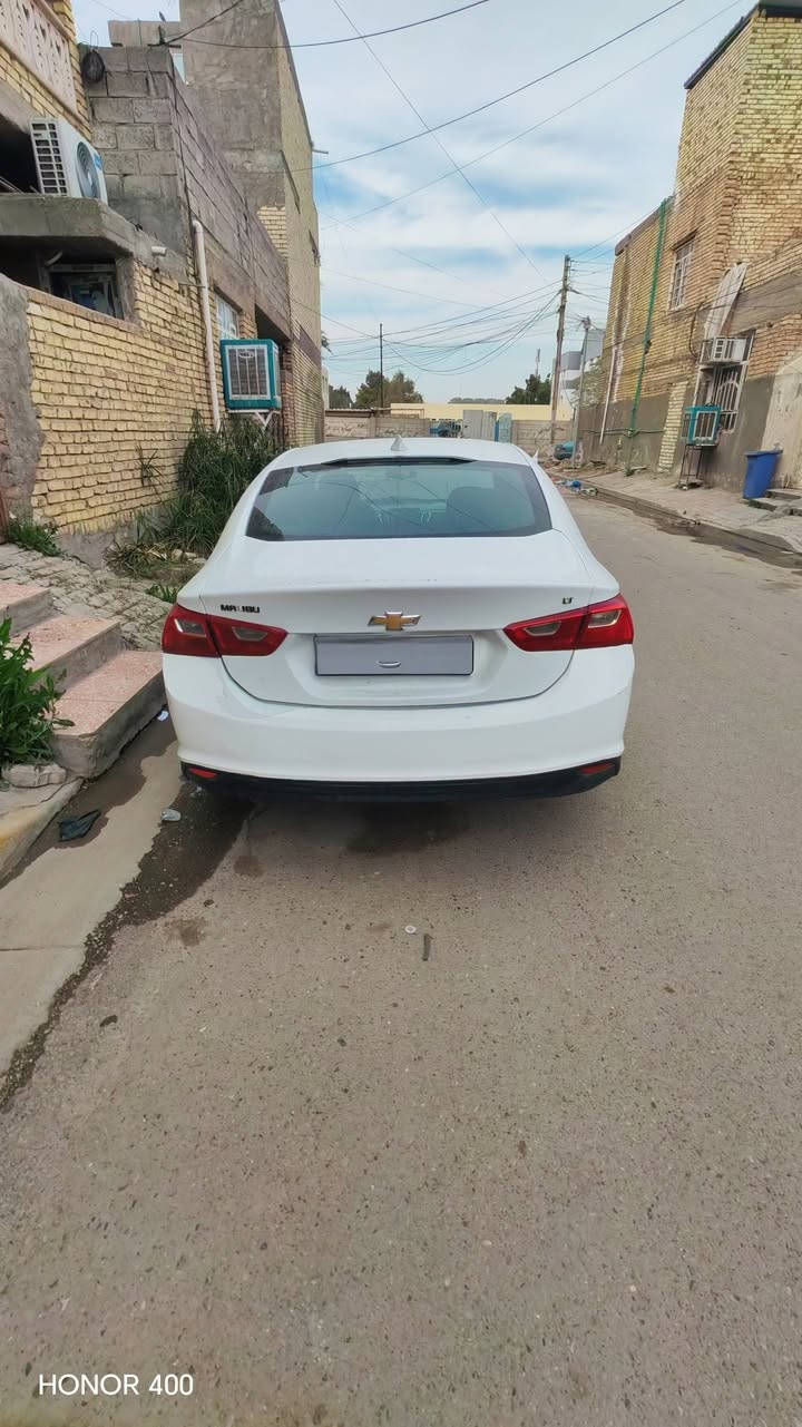 ماليبو ٢٠١٨ LT للبيع
رقمها : اربيل باسمي هزة لحد شهر الثالث سنوية ٢٠٣٠
ماشية : راح توصل ١٨٧ الف كيلو 
سيارة حادث امريكا : خلفي بدون ايرباك يعني ايرباكاتها كلها سليمة  
وبيها حادث بالعراق  بالجاملغ اليمنى  ومبدل بلادي نفس اللون
بيها سونار موجود اللي يحب يدخل خاص 
تخم تاير : جديد ١٠٠٪
صدر خلفي : جديد ١٠٠٪
صدر امامي : ٩٠ ٪
عبوة فيت بم وفيت بم قبل شهر شديتها مع العلم عبوتها مبيها شي موجودة هم يعني عبوة وياها 
نجي للملاحظات... 
اولا السيارة وكفت المروحة مالها وبدلت مروحة ما اشتغلت جبتلها تفصيخ 
وما وديتها لاحد 
الشغلة اللخ كمبريسر تبريد لاطش 
محرك بلادي ظفيرة بلادية ممفتوح 
كير بلادي ممفتوح 
سيارة نظيفة 
ومال بيت 
السعر ١٠٠ ورقة وبيها مجال بسيط 
*********** بيه واتساب 
ملاحظة ذكرت كلشي سيارة شغالة بس المروحة واكفة 
مكانها بغداد الحسينية
