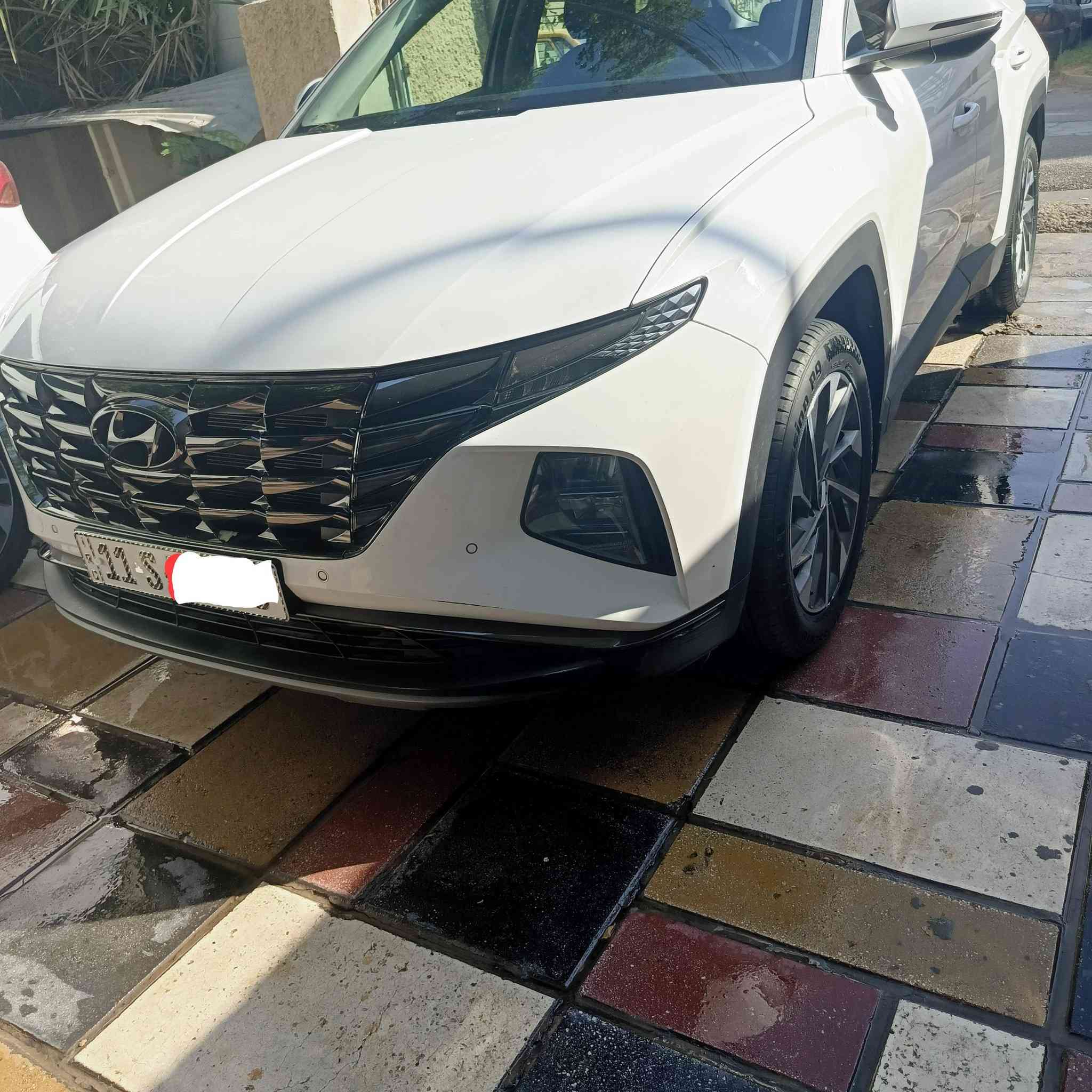 السلام عليكم توكسان موديل 23  للبيع السياره جديده ماشيه 40 بدون صبغ.  السياره فول عدا البانوراما  السعر 212 للاستفسار على الهاتف ***********9. وشكرا
