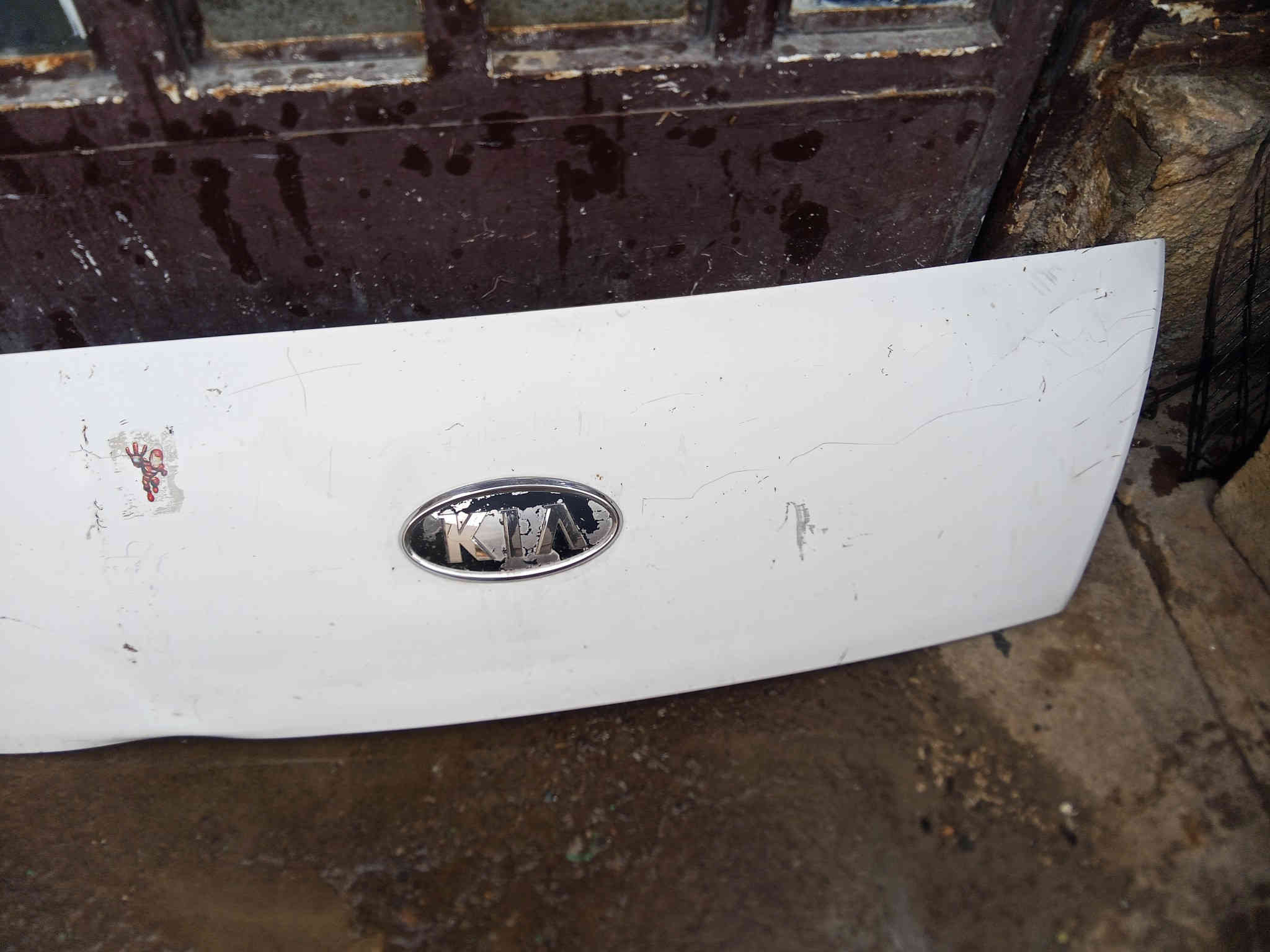 سلام عليكم بيبان 2  مقفلات كاملات هنة وجامهن وبطاينهن مال كية بنكو 3  2700  وبنيد وماصدات وصفاحية  مكان الشعب ***********
