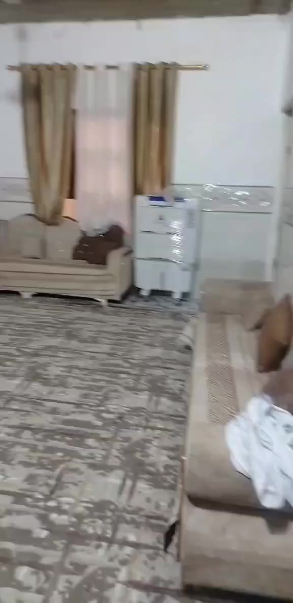 بيت للبيع في حي الأول ركن علا شارعين ثلاث غرف نوم وستقبل مطبخ 2 حار برد مشتملات بيت جهاز كمال سيراميك بيت جديد سعر 65 بي مجال  نتصل *********** وتساب
