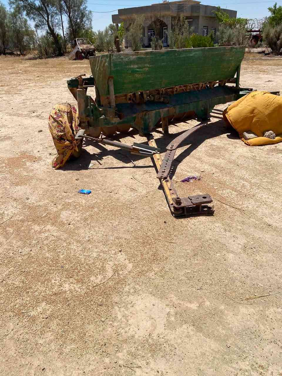 السلام عليكم مكينه عنتر موديل 71تايرات جدد محرك ماناقصه برغي مكفوله رقم صلاح الدين گشر بلادي  كير وضع شركه مامفتوح هدروليكه بلادي لمكينه احله من ما بصوره الدسك9صيجان  الستفسار ***********المكان صلاح الدين ناحيت مكحول
